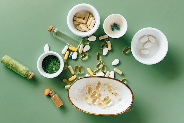 A Guide to Glutamine Supplements: Benefits, Side Effects, and Risks